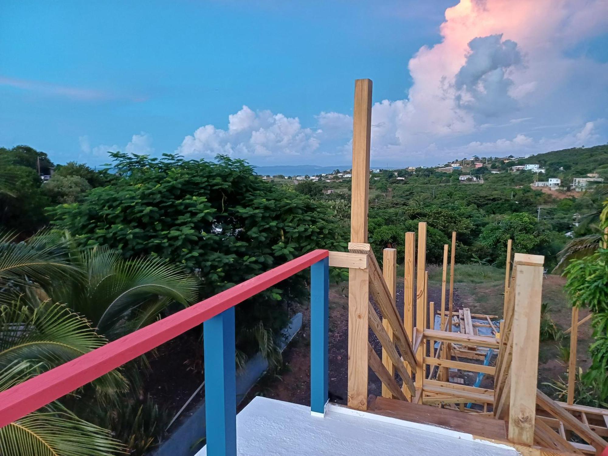 Rooster Run Glamping Camping Has Rooftop And Off The Ground Glamping Experience For 1 To 16 In A Single Tent And Views Of The Rain Forrest And To Culebra Across The Atlantic Ocean W Tents, Linens, Deluxe Air Beds, Warm Shower And More At A Great Pric Vieques Exterior photo